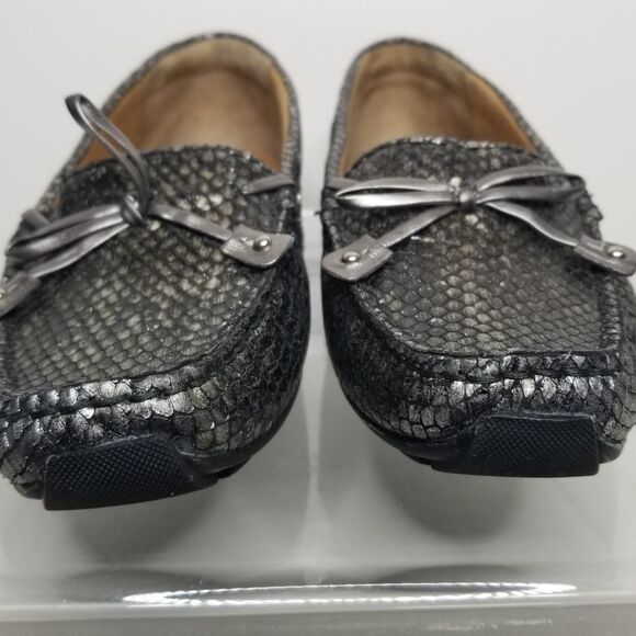 Clark's Artisan Women's Metallic Silver Snakeskin Slip On's Flats Loafer 7W - Picture 2 of 15